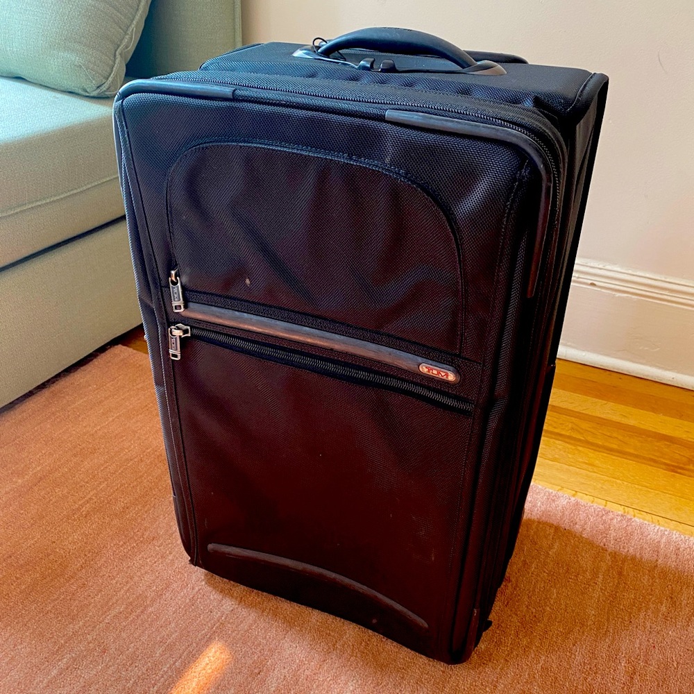 Tumi Black Ballistic Nylon 22” Carry-On 243D 14x22x10”